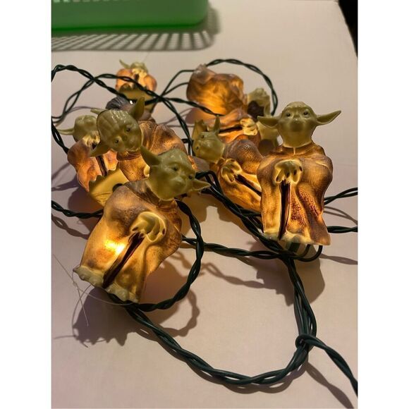 2006 Novelty String Lights Star Wars Master Yoda Outdoor/Indoor Green Wire 11ft - Picture 1 of 5